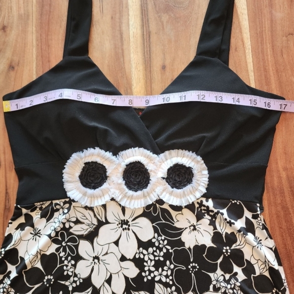 GIDANI peplum sleeveless  top, black/white tank top, flowers, size M - Picture 6 of 8
